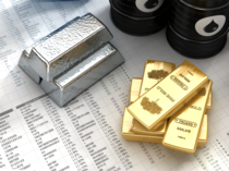 Gold rate today: Yellow me<em></em>tal holds Rs 53,000 on MCX; silver trades flat