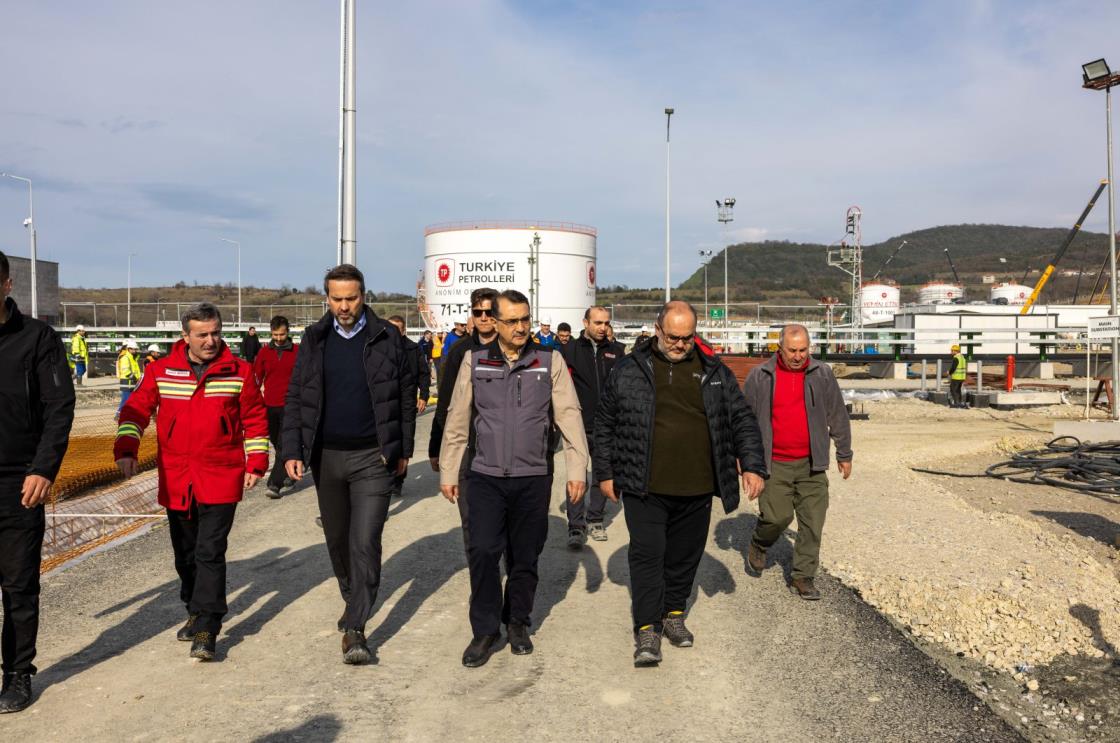 Energy and Natural Resources Minister Fatih D?nmez (C), accompanied by other officials, visits the gas processing facility at the Filyos Port in Zo<em></em>nguldak province, northern Türkiye, March 8, 2023. (AA Photo)