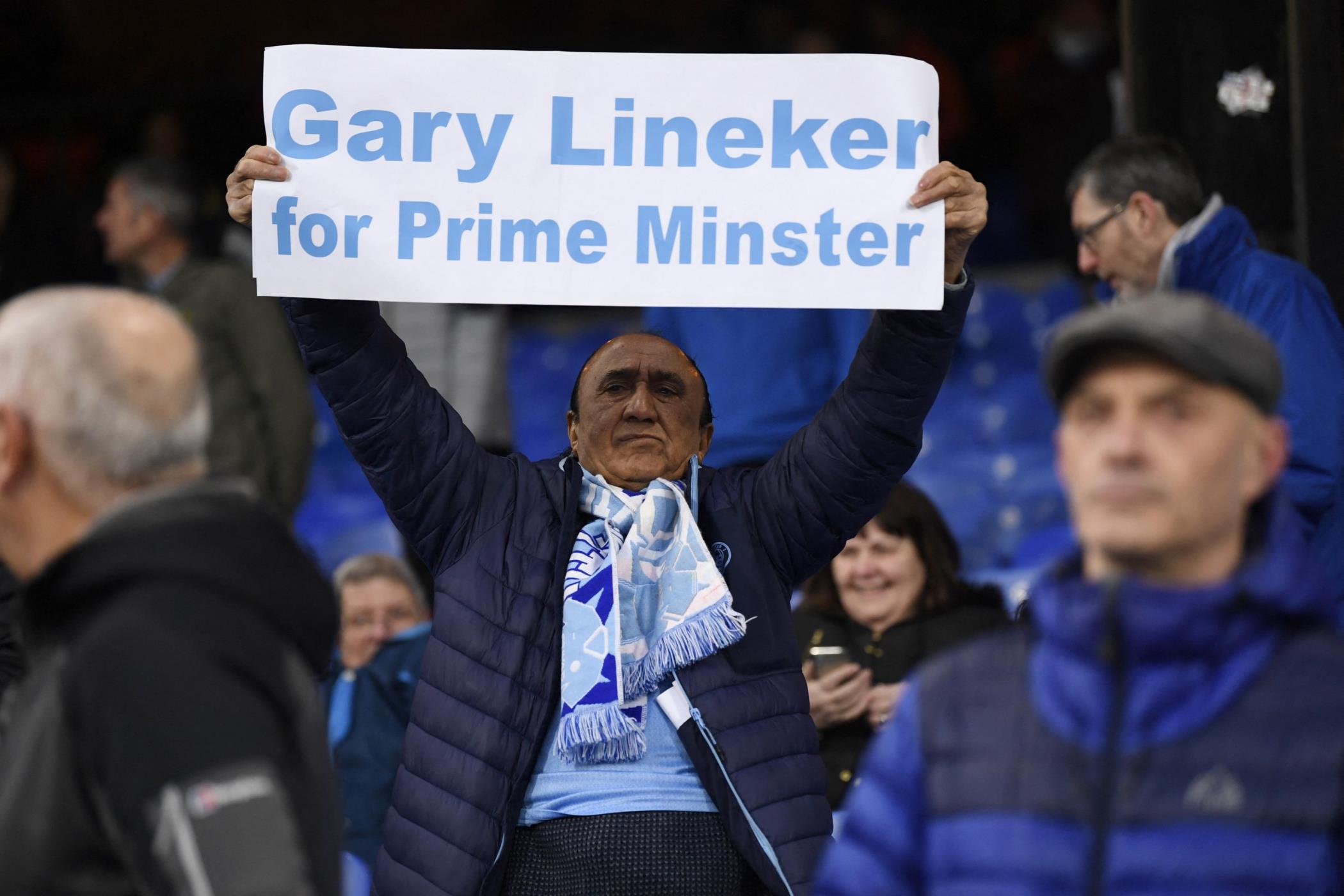 A Man City fan holds up a sign in support of BBC presenter Gary Lineker before a Premier League match against Crystal Palace, London, U.K., March 11, 2023. (Reuters Photo)