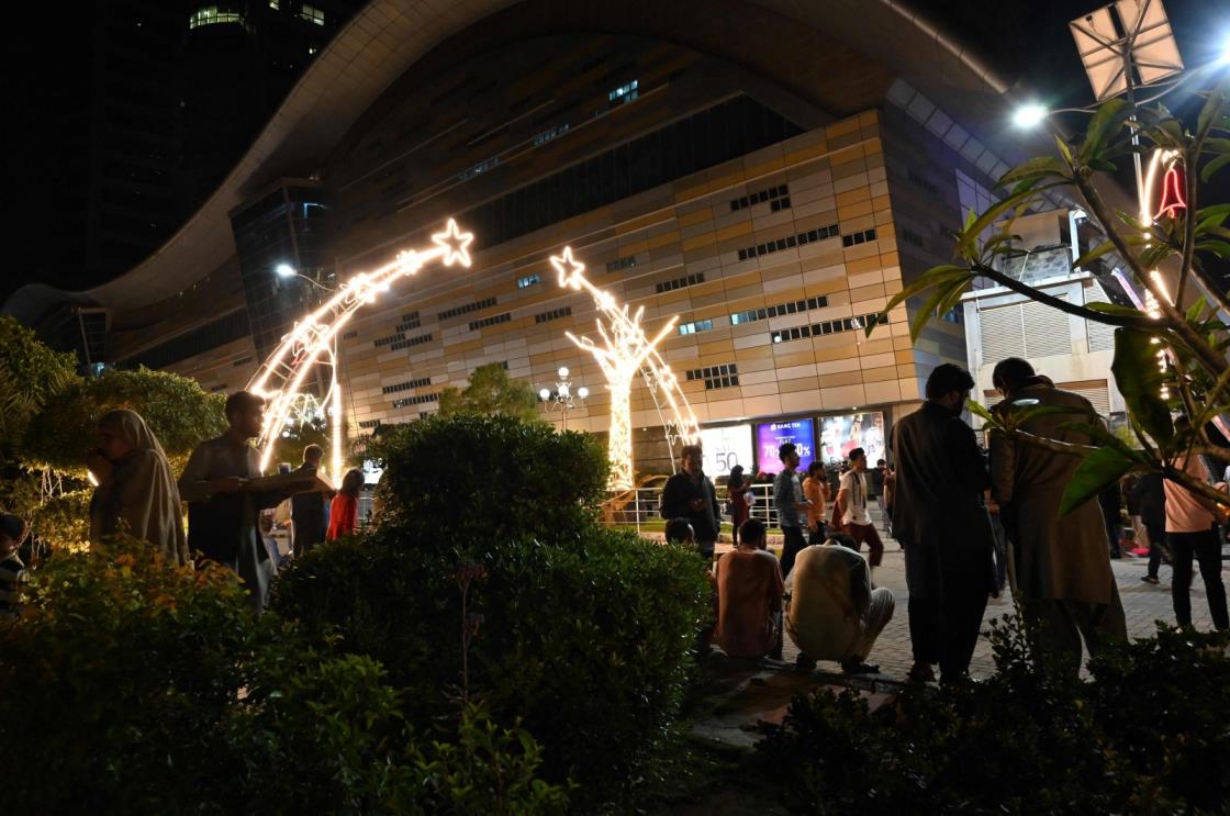 People gather outside a mall following an earthquake in Islamabad, Pakistan, March 21, 2023. (AFP Photo)