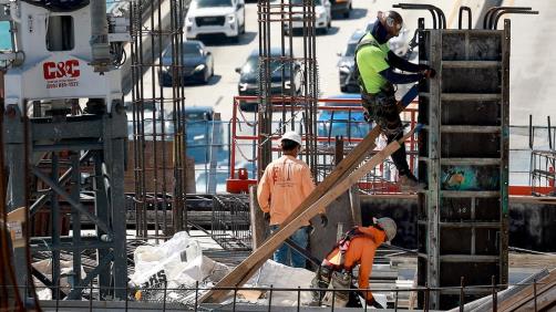 Co<em></em>nstruction workers in Miami