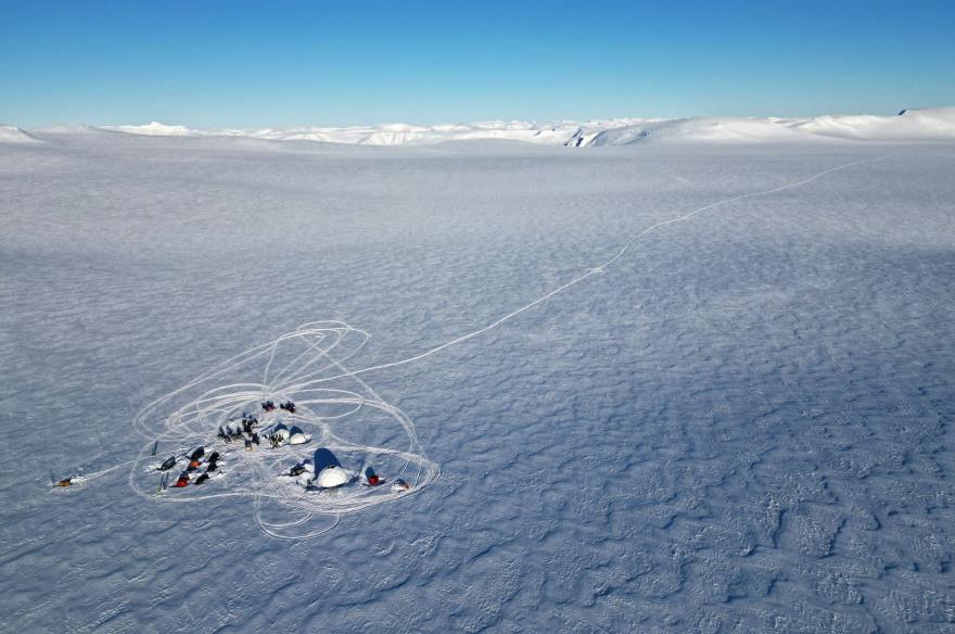 The Ice Memory drilling camp, wher<em></em>e scientists found a pool of water 25 meters deep, is seen at 1,100 meters above sea level in the Holtedahlfo<em></em>nna icefield, near Ny-Aalesund, Svalbard, Norway, April 10, 2023. (Reuters Photo)