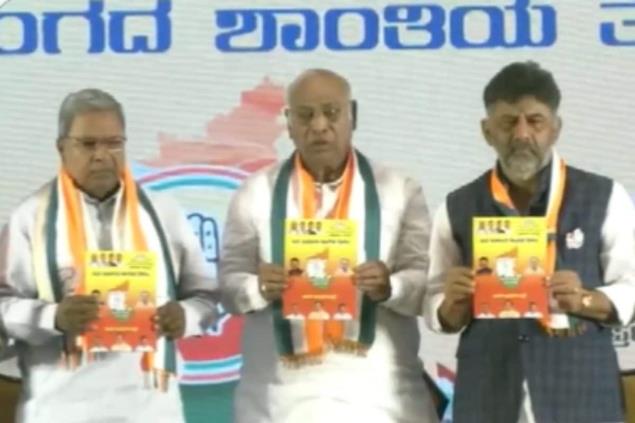 Karnataka Polls: Old Pension Scheme, Ban On Bajrang Dal, Vow to Remove BJP's 'Unjust Laws' In Co<em></em>ngress Manifesto | Top Promises