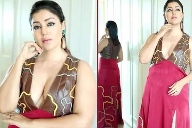 Actress Debina Bo<em></em>nnerjee Trolled For Her 'Bold' Outfit For An Award Show