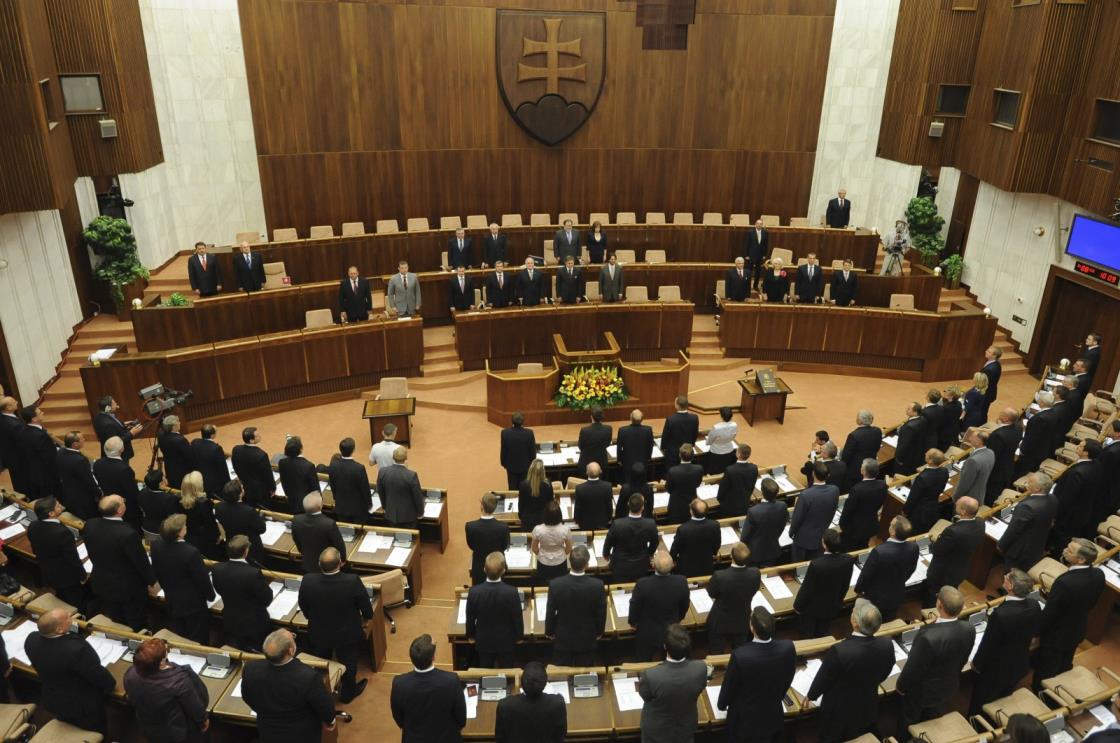 New members of the Slovak parliament attend a co<em></em>nstitutional session of the new Natio<em></em>nal Council of the Slovak Republic in Bratislava July 8, 2010. (Reuters File Photo)