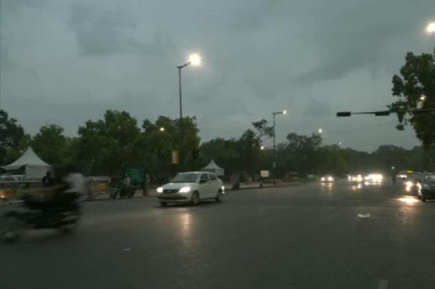 Delhi-NCR Wake Up to Heavy Rainfall; Power Cut in Several Places, Flights Hit | Weather Updates