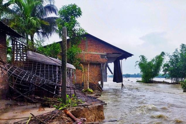 After Landfall in Gujarat, Cyclone Biparjoy to Weaken into Depression, NDRF Teams Deployed in 3 States | 10 Points