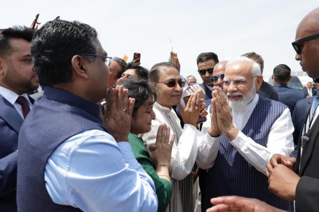 PM Modi Welcomed at New York Hotel with 