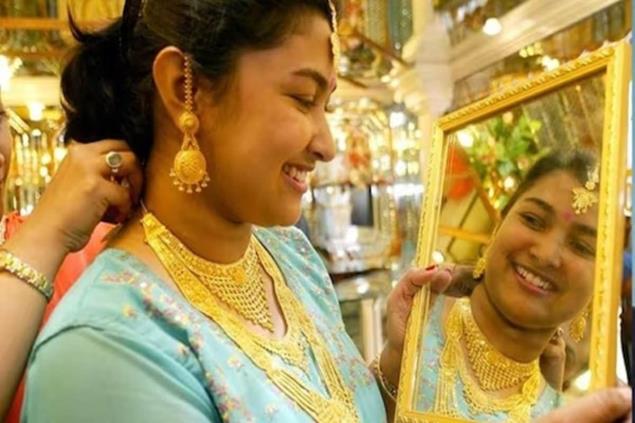 Gold Rate Falls Again In India: Check 22 And 24 Carat Price In Your City On June 25