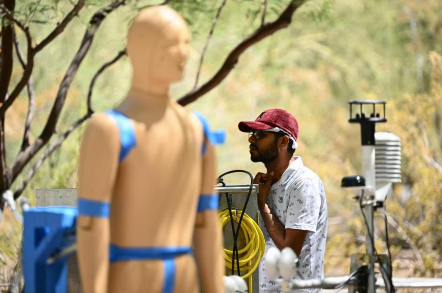 Ankit Joshi mo<em></em>nitors a heat and wind experiment with robot ANDI, an Advanced Newton Dynamic Instrument, during a record heat wave in Phoenix, Arizona, U.S., July 20, 2023. (AFP Photo)