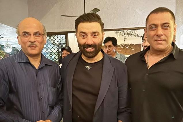 Sunny Deol, Salman Khan And Sooraj Barjatya Smile For The Camera Together At Gadar 2 Success Party