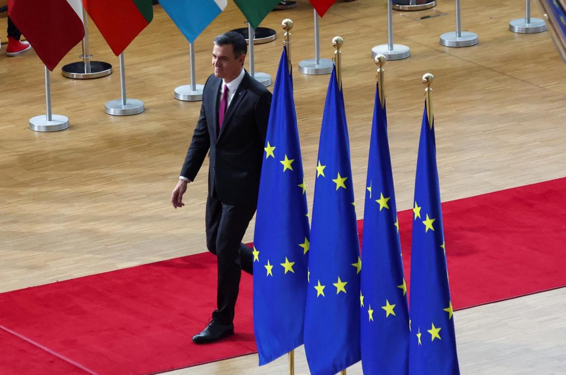 Spanish Prime Minister Pedro Sanchez walks as he attends the European Unio<em></em>n leaders summit, in Brussels, Belgium Oct. 26, 2023. (Reuters Photo)